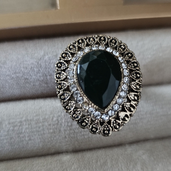 Ring - Picture 3 of 8